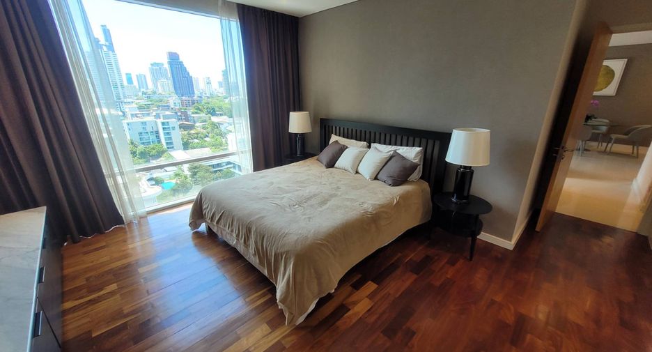For rent 2 bedrooms condo in Khlong Toei, Bangkok