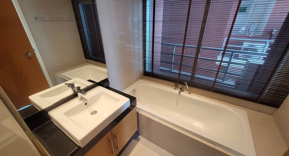 For rent 2 bedrooms condo in Khlong Toei, Bangkok