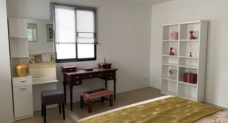 For rent 3 bedrooms condo in Watthana, Bangkok