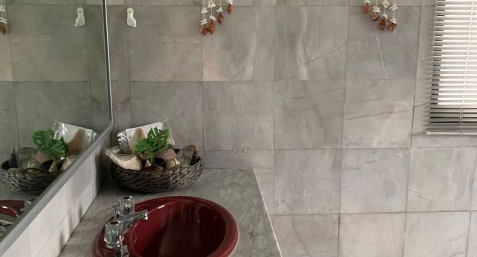 For rent 3 bedrooms condo in Watthana, Bangkok
