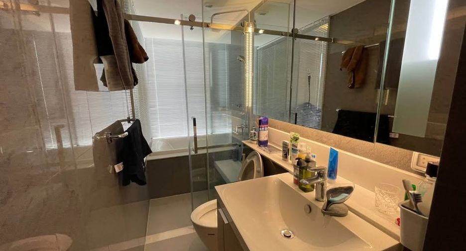 For rent 2 bedrooms condo in Khlong Toei, Bangkok