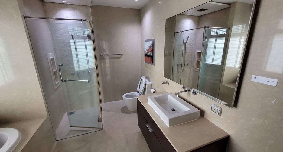 For rent and for sale 2 bedrooms condo in Khlong Toei, Bangkok