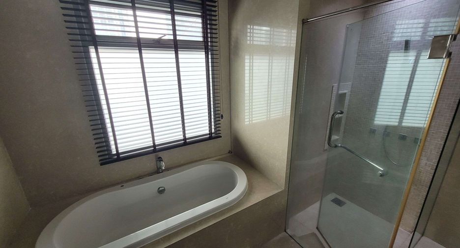 For rent and for sale 2 bedrooms condo in Khlong Toei, Bangkok