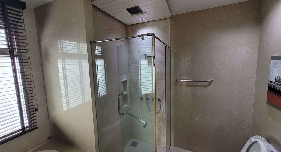 For rent and for sale 2 bedrooms condo in Khlong Toei, Bangkok