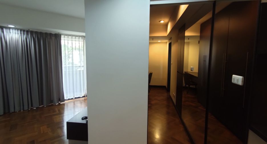 For rent 3 bedrooms condo in Khlong Toei, Bangkok