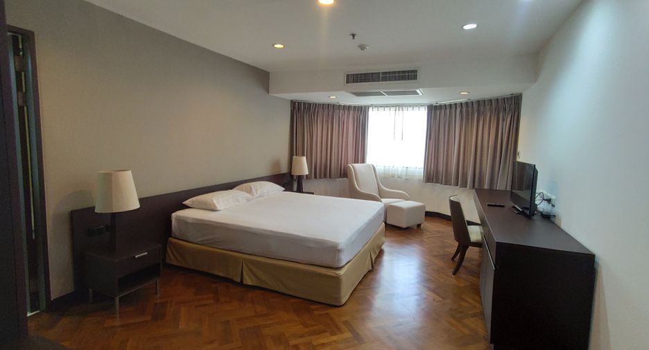 For rent 3 bedrooms condo in Khlong Toei, Bangkok