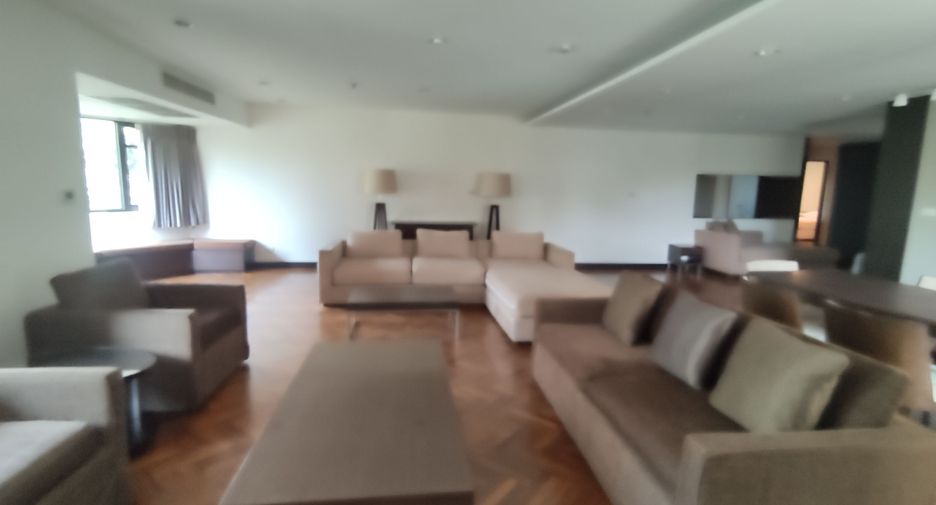 For rent 3 bedrooms condo in Khlong Toei, Bangkok