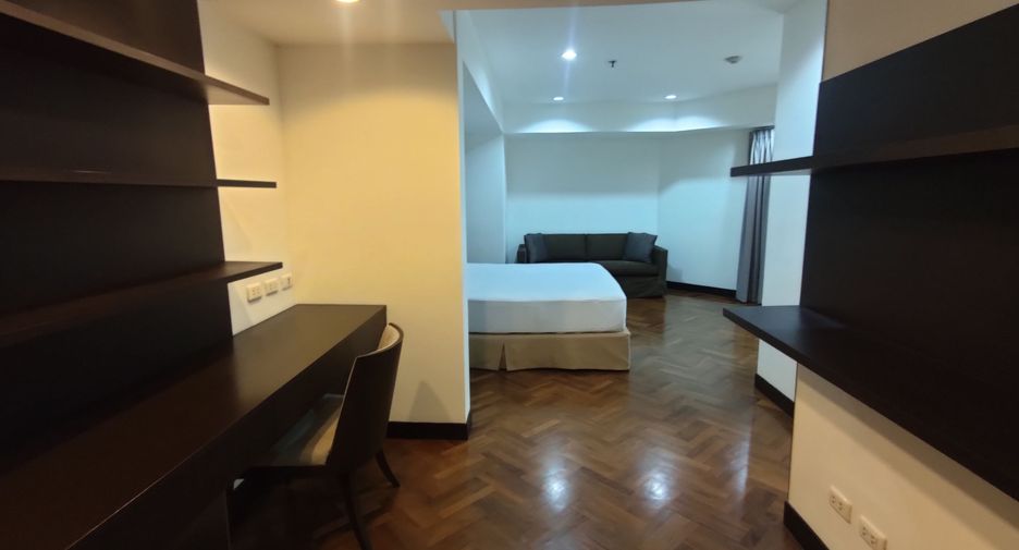 For rent 3 bedrooms condo in Khlong Toei, Bangkok