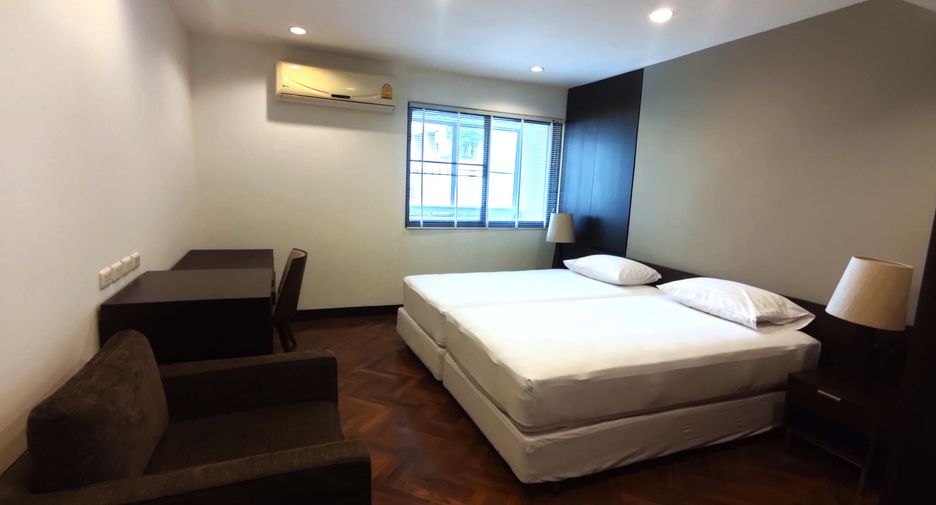 For rent 3 bedrooms condo in Khlong Toei, Bangkok