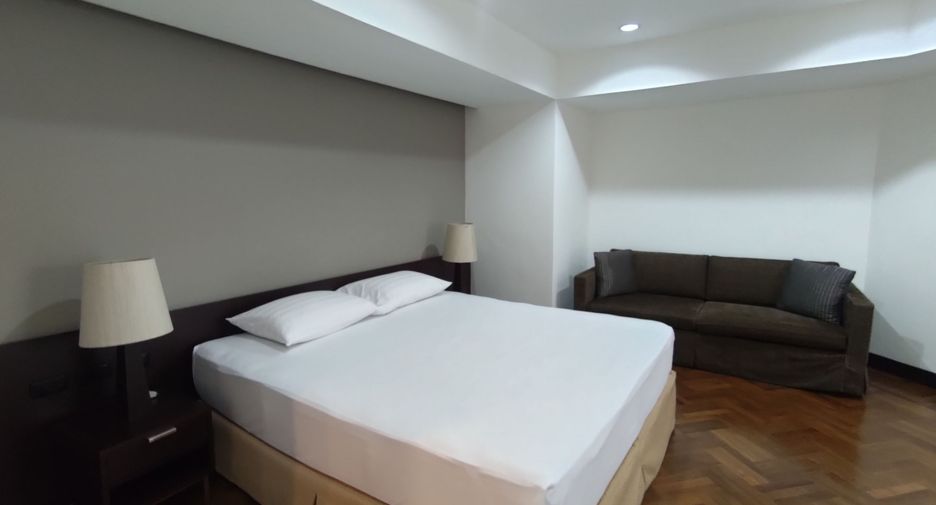 For rent 3 bedrooms condo in Khlong Toei, Bangkok