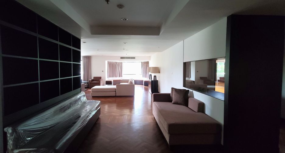 For rent 3 bedrooms condo in Khlong Toei, Bangkok