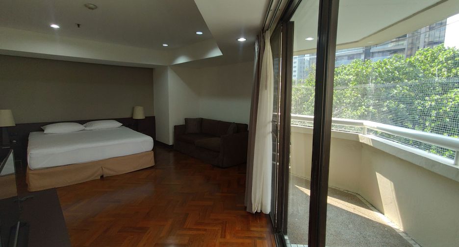For rent 3 bedrooms condo in Khlong Toei, Bangkok
