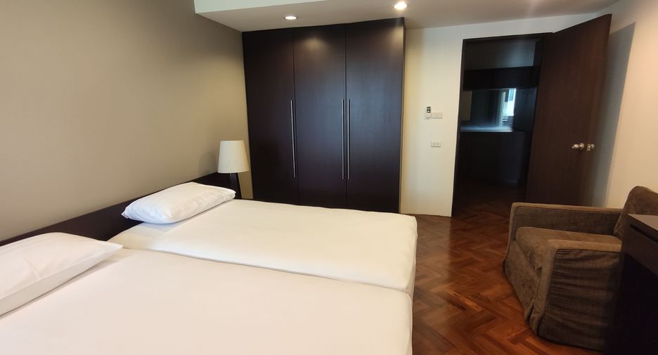 For rent 3 bedrooms condo in Khlong Toei, Bangkok