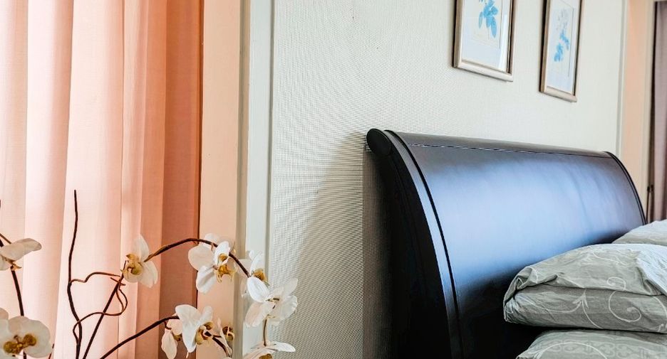 For rent 2 bedrooms condo in Watthana, Bangkok