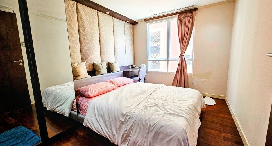 For rent 2 bedrooms condo in Watthana, Bangkok