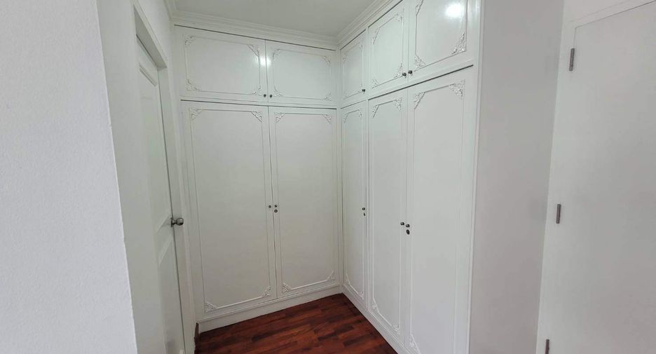 Condo en alquiler de 3 habitaciones en Watthana, Bangkok