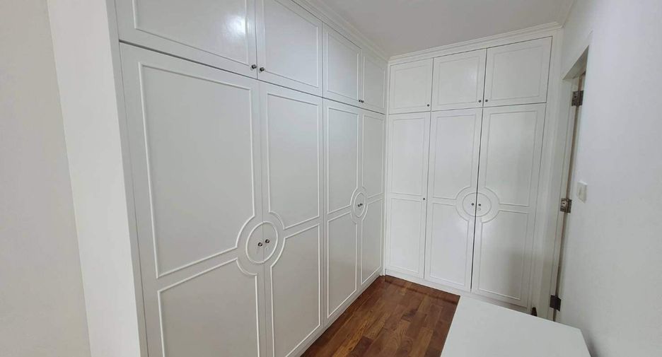 Condo en alquiler de 3 habitaciones en Watthana, Bangkok