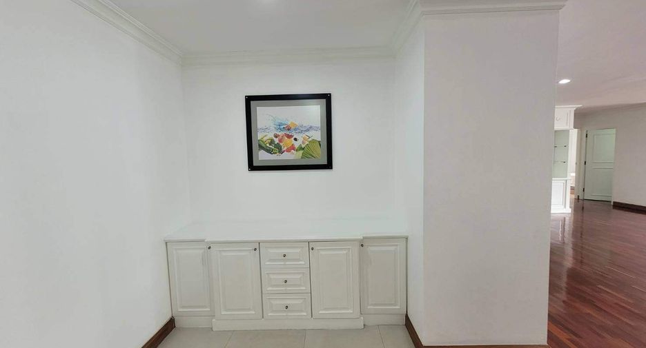 Condo en alquiler de 3 habitaciones en Watthana, Bangkok