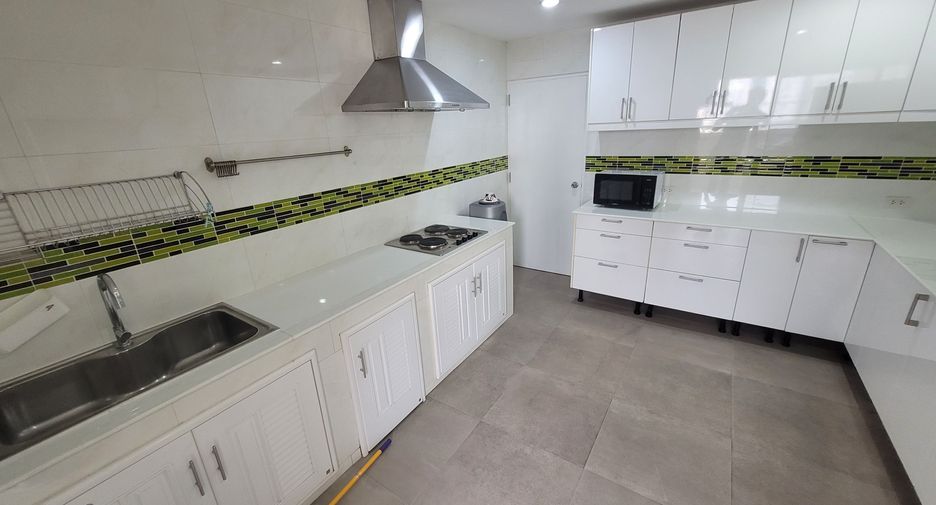 Condo en alquiler de 3 habitaciones en Watthana, Bangkok