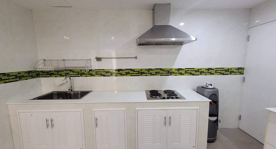 Condo en alquiler de 3 habitaciones en Watthana, Bangkok