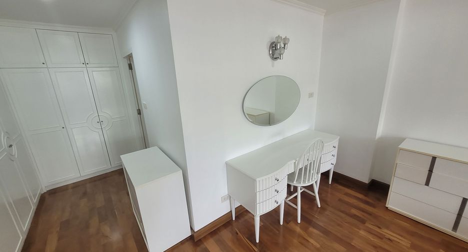Condo en alquiler de 3 habitaciones en Watthana, Bangkok