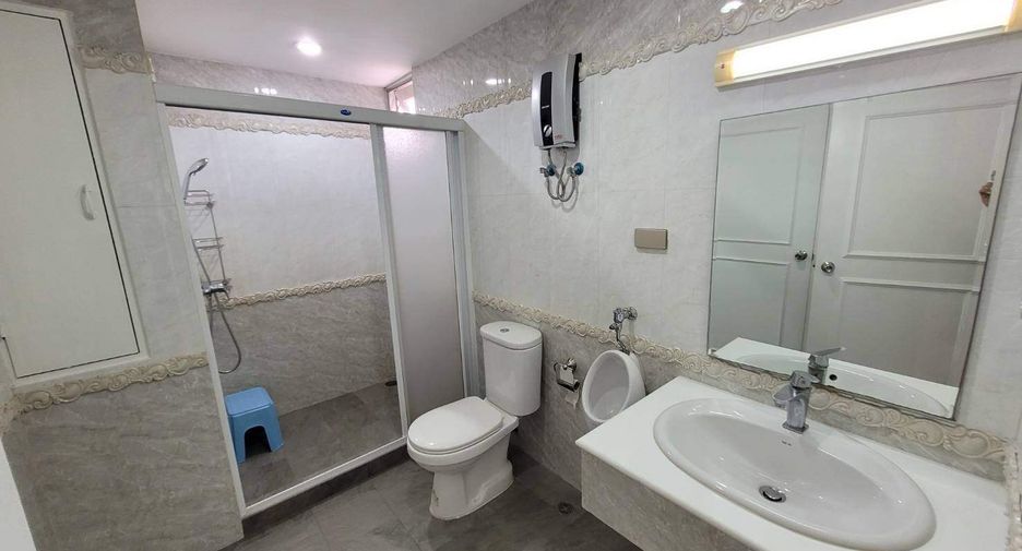 Condo en alquiler de 3 habitaciones en Watthana, Bangkok