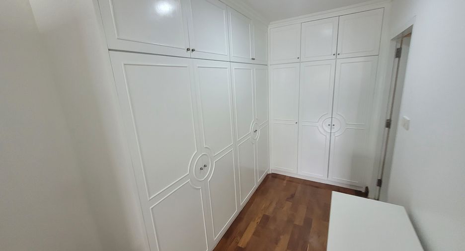 Condo en alquiler de 3 habitaciones en Watthana, Bangkok