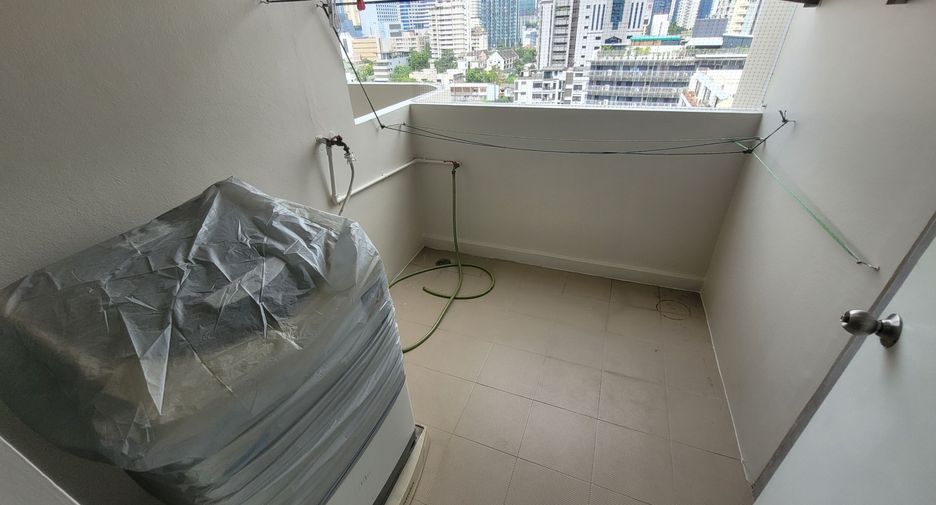 Condo en alquiler de 3 habitaciones en Watthana, Bangkok