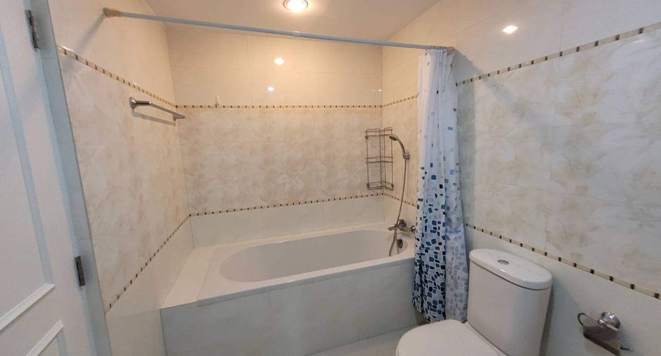 Condo en alquiler de 3 habitaciones en Watthana, Bangkok