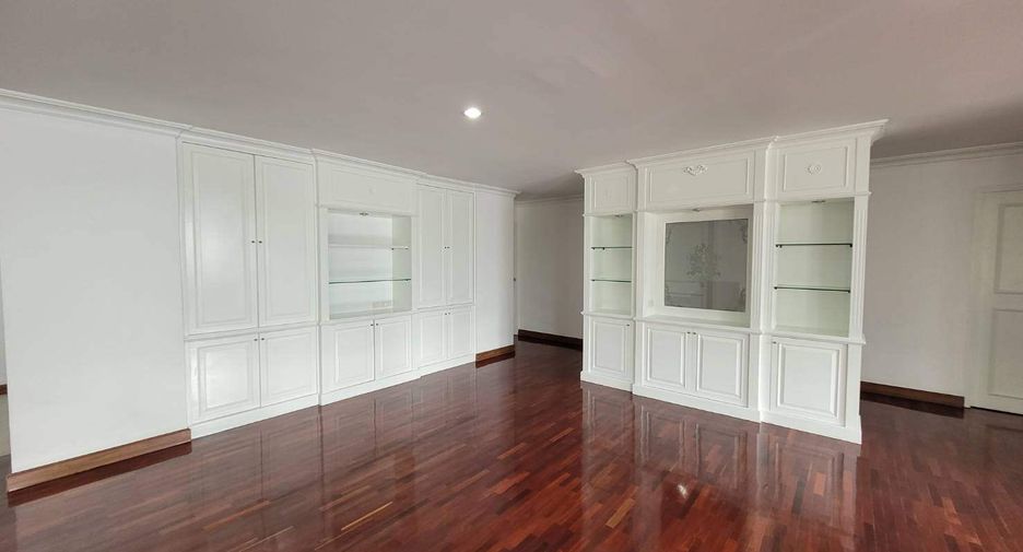 Condo en alquiler de 3 habitaciones en Watthana, Bangkok