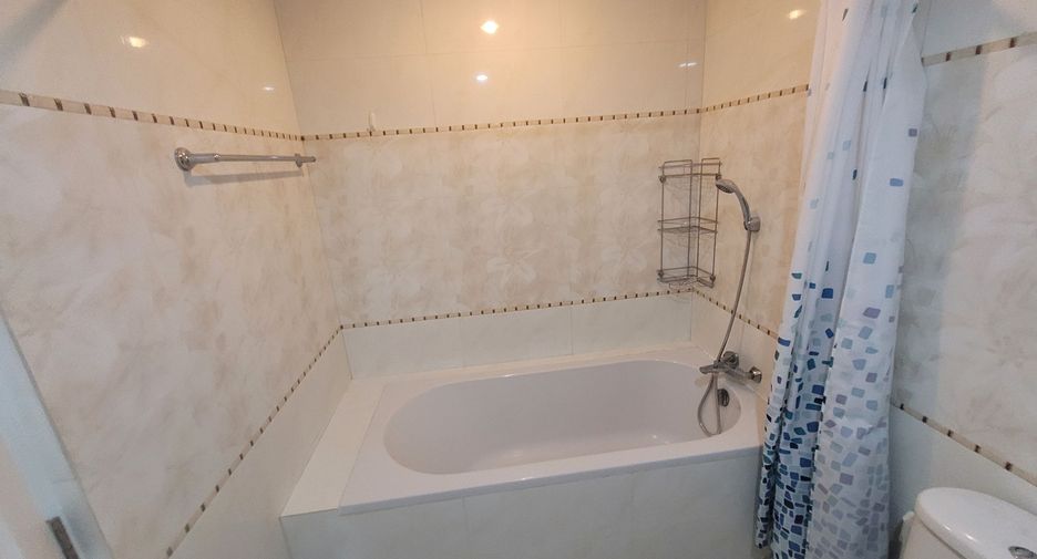 Condo en alquiler de 3 habitaciones en Watthana, Bangkok