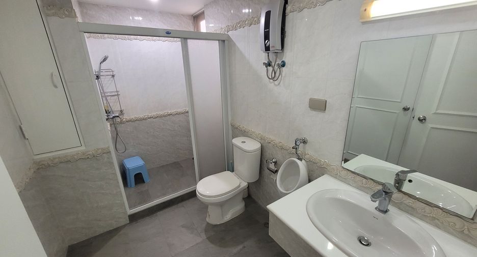 Condo en alquiler de 3 habitaciones en Watthana, Bangkok