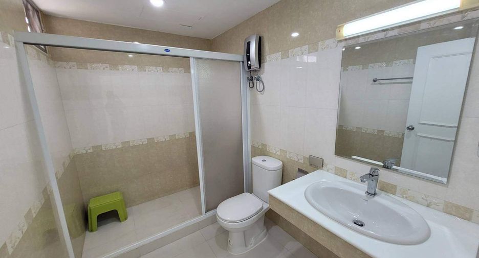 Condo en alquiler de 3 habitaciones en Watthana, Bangkok