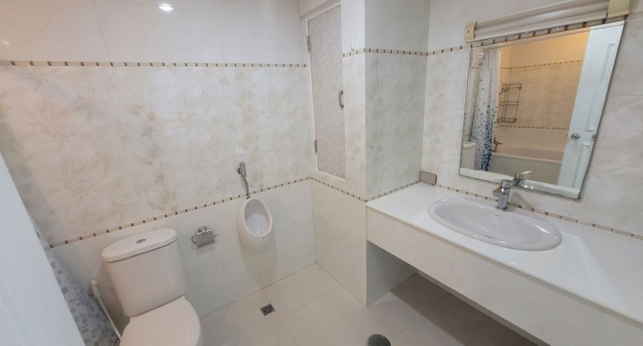 Condo en alquiler de 3 habitaciones en Watthana, Bangkok
