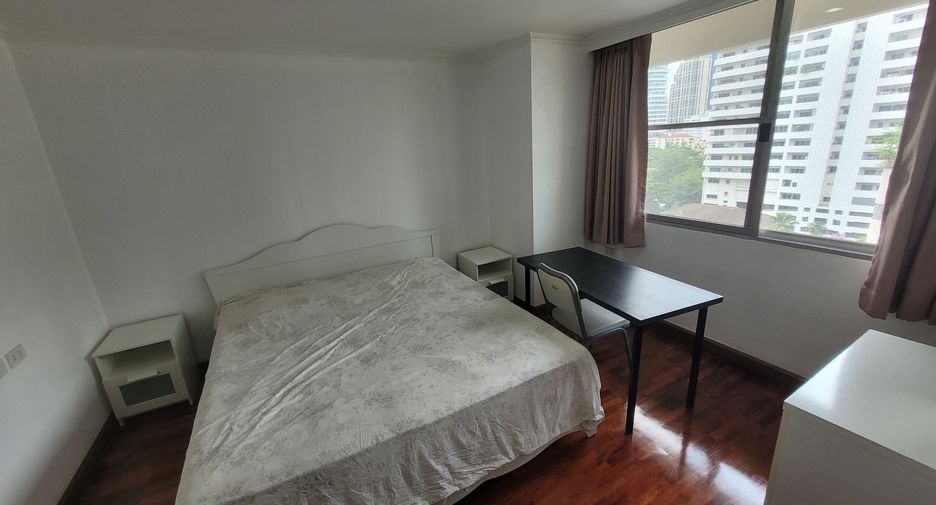 Condo en alquiler de 3 habitaciones en Watthana, Bangkok