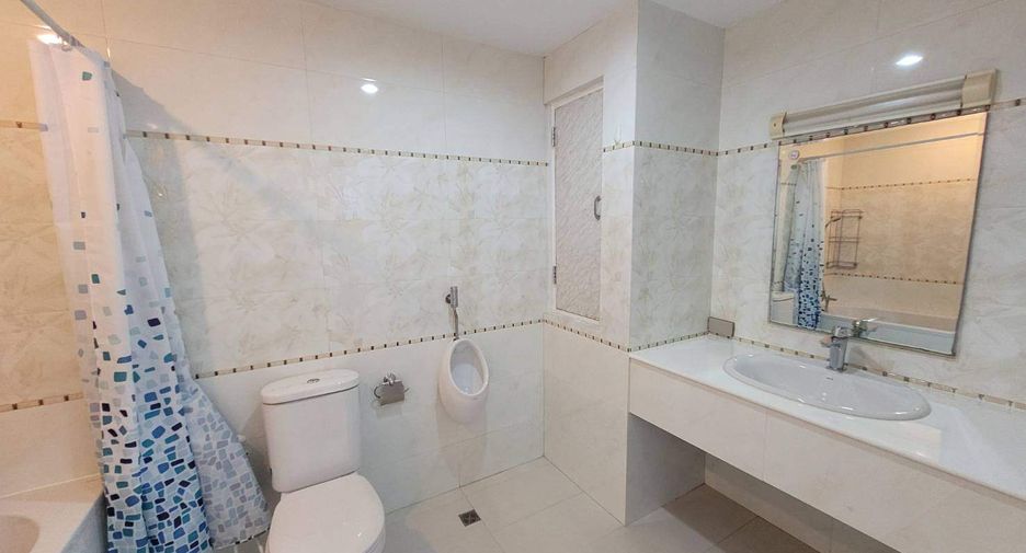 Condo en alquiler de 3 habitaciones en Watthana, Bangkok