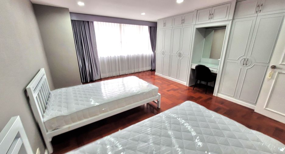 For rent 3 bedrooms condo in Watthana, Bangkok