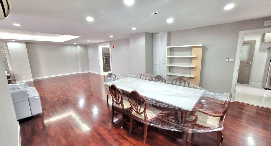For rent 3 bedrooms condo in Watthana, Bangkok