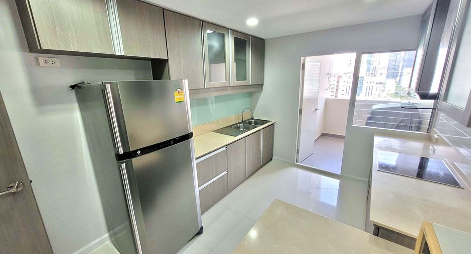 For rent 3 bedrooms condo in Watthana, Bangkok