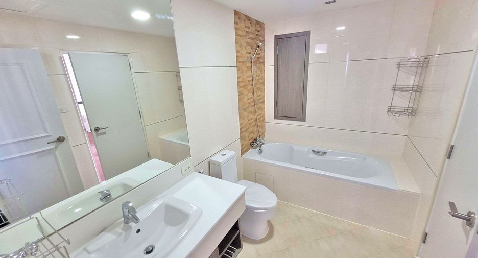 For rent 3 bedrooms condo in Watthana, Bangkok