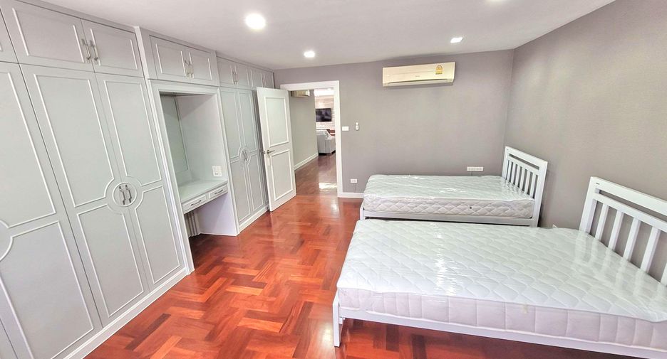 For rent 3 bedrooms condo in Watthana, Bangkok