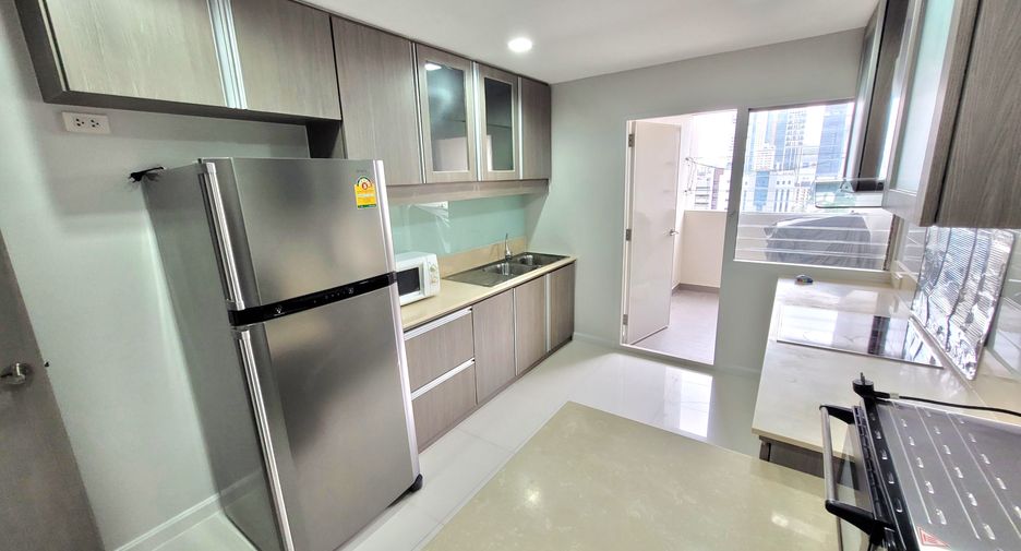 For rent 3 bedrooms condo in Watthana, Bangkok