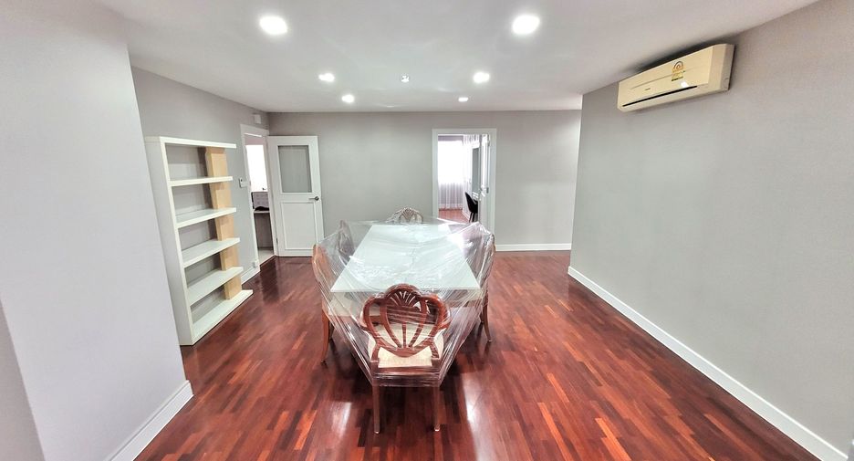For rent 3 bedrooms condo in Watthana, Bangkok
