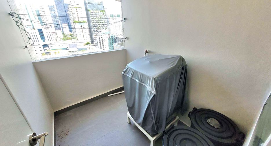 For rent 3 bedrooms condo in Watthana, Bangkok