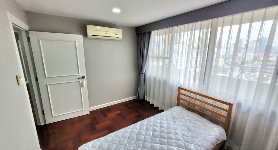 For rent 3 bedrooms condo in Watthana, Bangkok