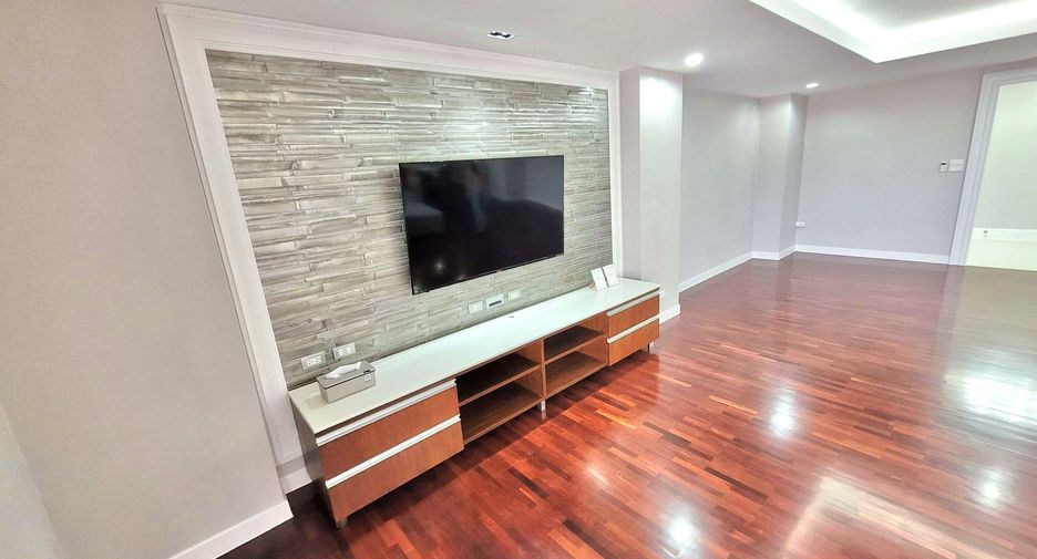 For rent 3 bedrooms condo in Watthana, Bangkok