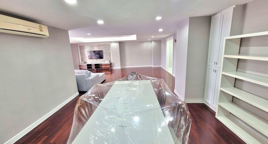 For rent 3 bedrooms condo in Watthana, Bangkok