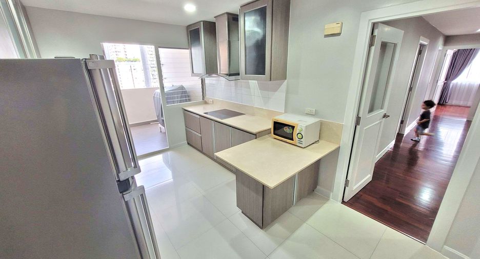 For rent 3 bedrooms condo in Watthana, Bangkok