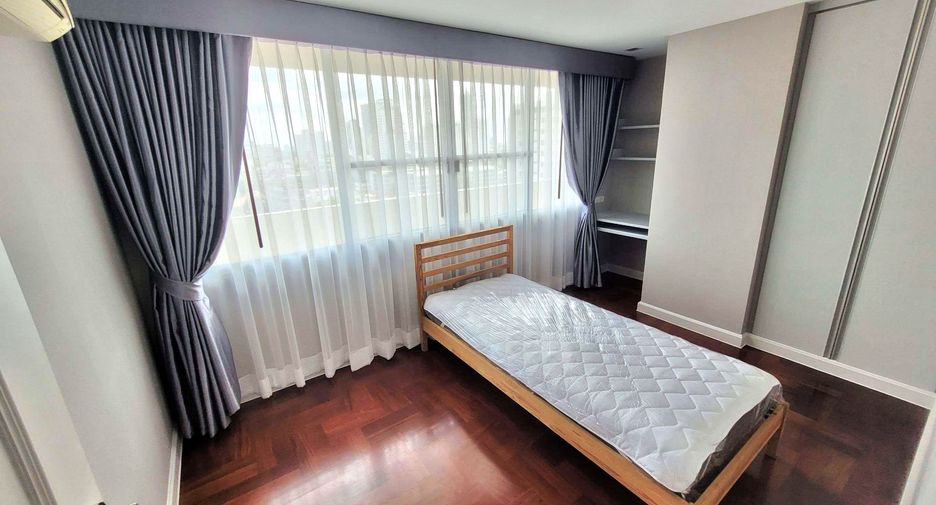 For rent 3 bedrooms condo in Watthana, Bangkok