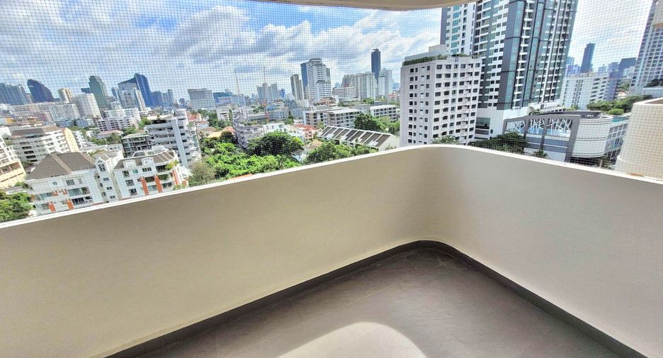 For rent 3 bedrooms condo in Watthana, Bangkok